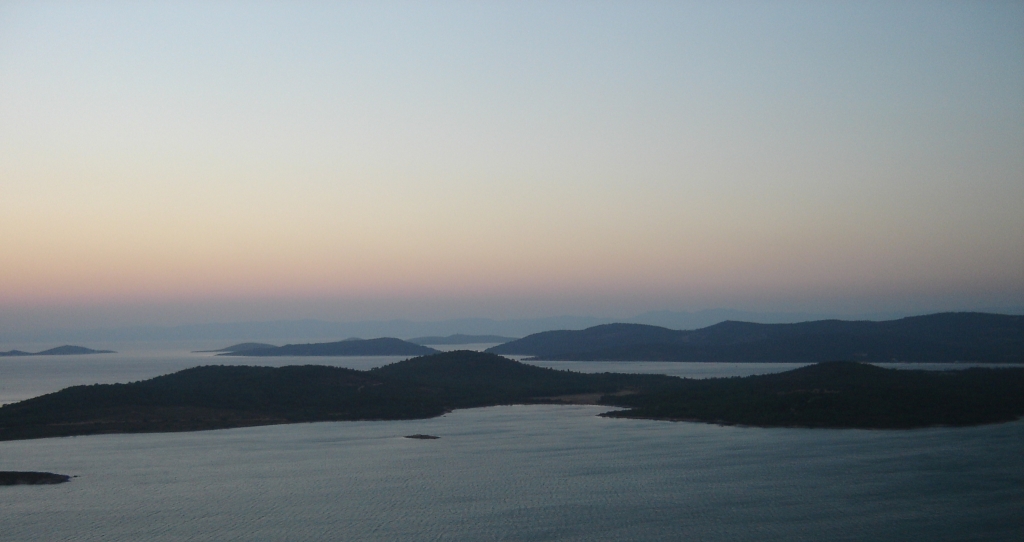 Ayvalık yakınındaki adalar ve Ege gün batımı