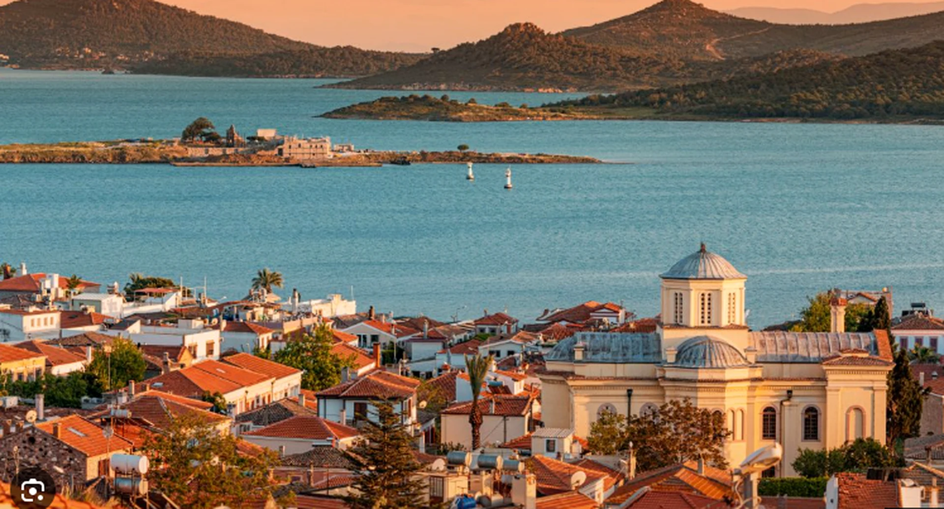 Ayvalık kıyısı ve deniz manzarası